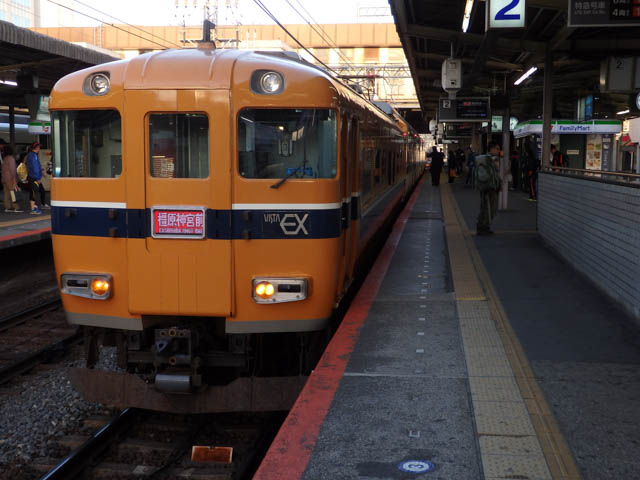 30年来の憧れ・近鉄30000系「ビスタカー」 ~西大寺駅・2015年10月~