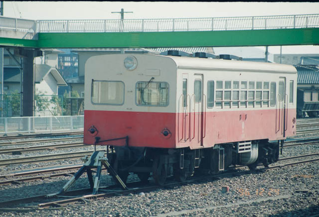 盛駅には岩手開発鉄道の旅客車両が留置されていた
