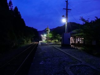 JR因美線・知和駅(岡山県:2015年9月)