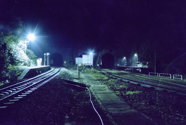 とっぷり暮れた山峡の旅情駅・小幌駅に降り立つ