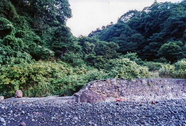 かつては、人が住んでいたと言う文太郎浜から小幌駅方面を望む
