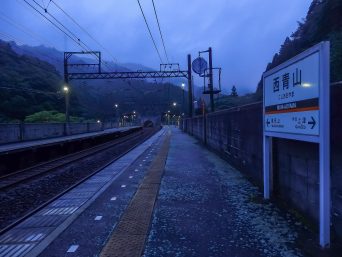 近鉄大阪線・西青山駅（奈良県：2015年9月）