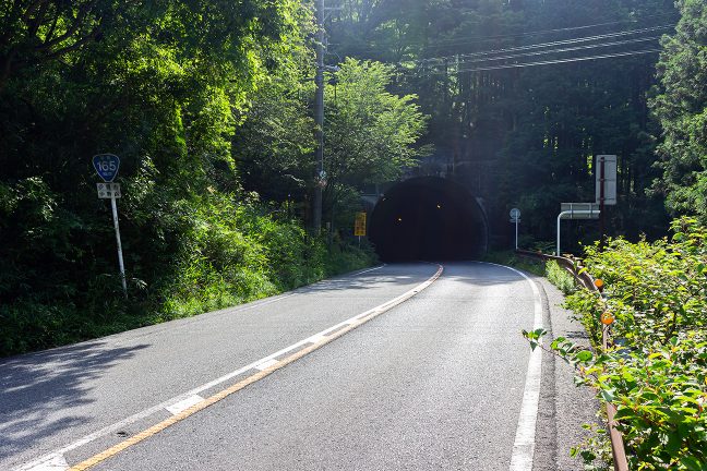 青山トンネル西側付近は、伊賀市伊勢路という字名である
