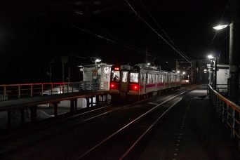 JR奥羽本線・津軽湯の沢駅（青森県：2017年4月）
