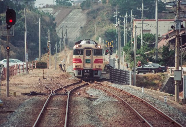 JR山陰本線・石見津田駅・特急「いそかぜ」 (島根県:1996年12月)