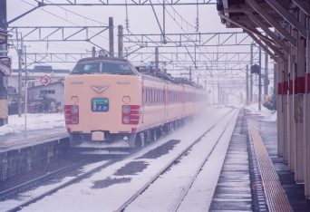 JR奥羽本線・川部駅・特急「たざわ」（青森県：1997年2月）