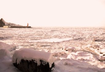 知床半島ウトロから望むオホーツク海の流氷（北海道：1998年2月）