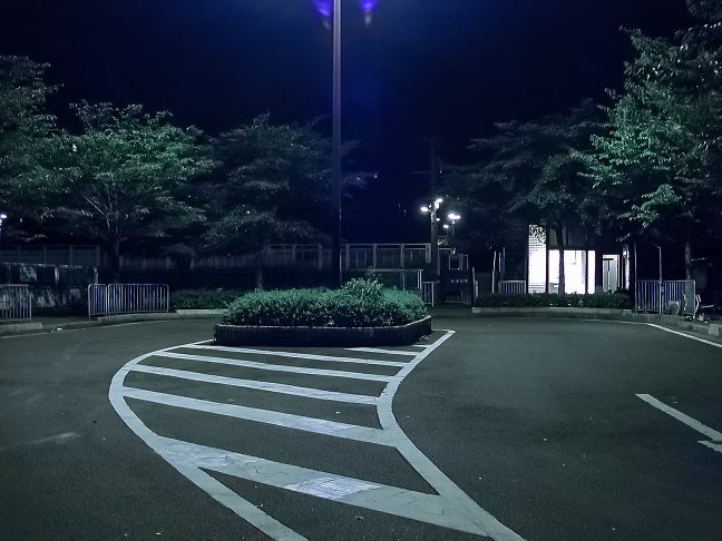 夜の保津峡駅前には人の姿は見られない