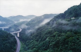 JR木次線・出雲坂根～三井野原間とおろちループ（島根県：2000年8月）