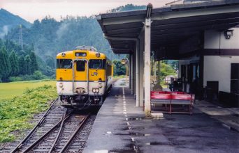 JR可部線・三段峡駅（広島県：2000年8月）
