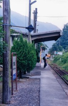 JR可部線・安芸亀山駅（広島県：2000年8月）