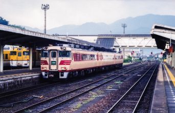 JR山陰本線・長門市駅（山口県：2000年8月）