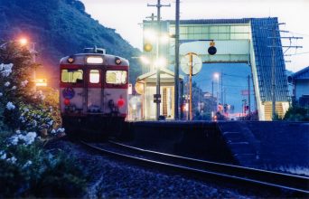 JR山陰本線・折居駅（島根県：2000年8月）