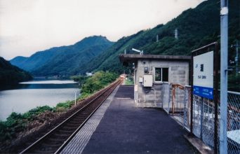 JR三江線・潮駅（島根県：2000年8月）