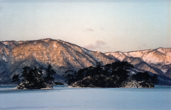 十和田湖畔・休屋集落（青森県：2001年1月）