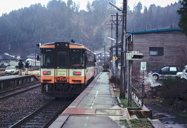 のと鉄道七尾線・能登三井駅(石川県：2001年3月)