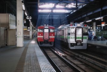 JR函館本線・札幌駅（北海道：2001年6月）