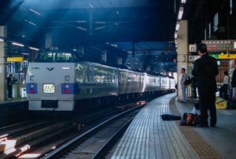JR函館本線・札幌駅・特急「オホーツク」（北海道：2001年6月）