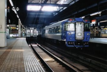 JR函館本線・札幌駅・特急「とかち」（北海道：2001年6月）
