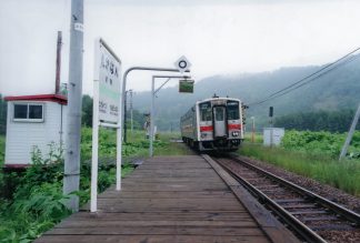 JR宗谷本線・糠南駅（北海道：2001年6月）