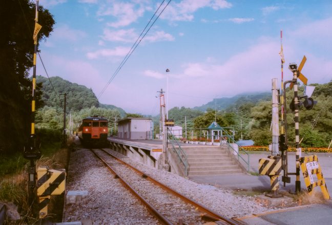 JR吾妻線・大前駅（群馬県：2001年8月）