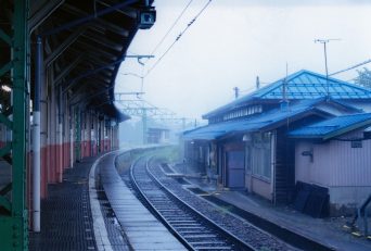 JR信越本線・二本木駅（新潟県：2001年8月）