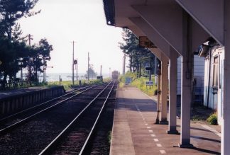 JR氷見線・雨晴駅（富山県：2001年8月）