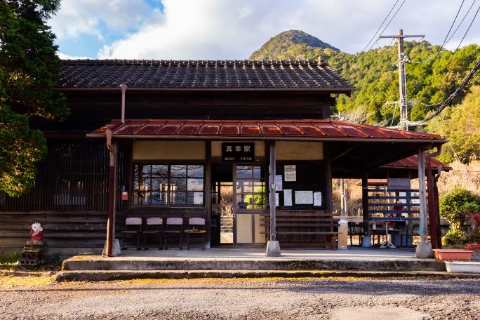 JR肥薩線・真幸駅(宮崎県：2016年12月)