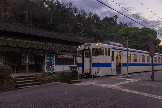 平成時代の大畑駅で、明治時代と昭和時代の面影が交錯する