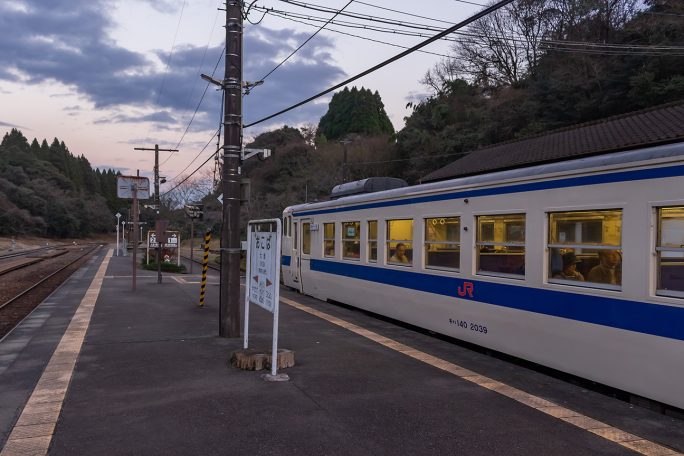 1月2日の鈍行車内には観光客らしき乗客の姿が散見された