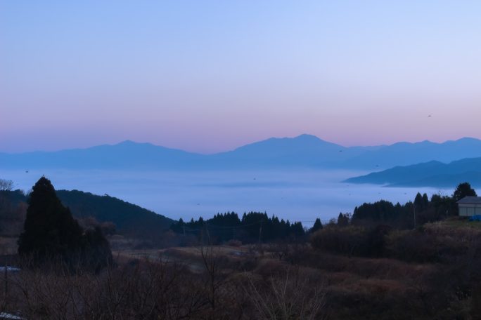 大畑の丘の上から望む人吉盆地には雲海が広がっていた