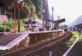 JR久大本線・天ヶ瀬駅（大分県：1999年8月）