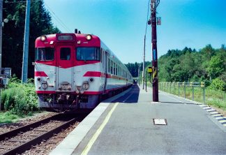 JR花輪線・安比高原駅（岩手県：2001年8月）