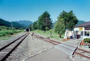 JR津軽線・三厩駅（青森県：2001年8月）