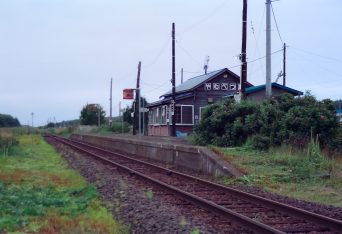 JR釧網本線・止別駅（北海道：2001年8月）