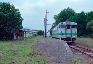 JR札沼線・新十津川駅（北海道：2001年8月）