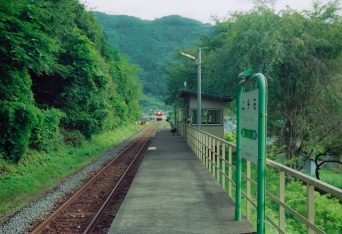 JR岩泉線・二升石駅（岩手県：2001年8月）