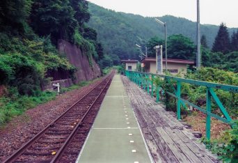 JR山田線・浅岸駅（岩手県：2001年8月）