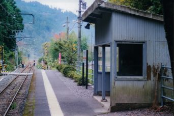 JR飯田線・柿平駅（愛知県：2001年11月）