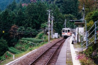 JR飯田線・中井侍駅（長野県：2001年11月）