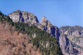 中尾高原から望む錫杖岳（岐阜県：2001年11月）