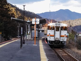 JR紀勢本線・梅ケ谷駅（三重県：2002年2月）