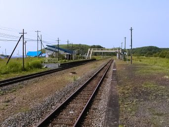 JR根室本線・尺別駅（北海道：2002年7月）