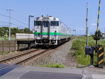 JR根室本線・新大楽毛駅（北海道：2002年7月）