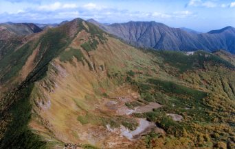 日高山脈・戸蔦別岳と七つ沼カール（北海道：2002年9月）