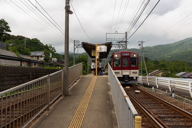 賢島行きの普通列車が到着