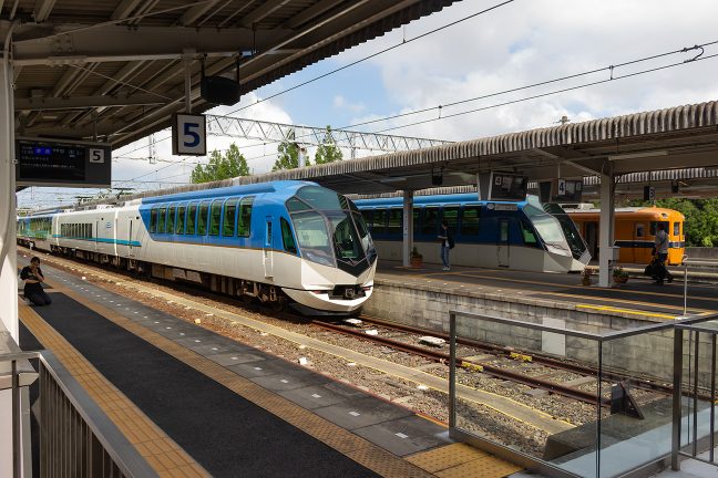 居並ぶ特急列車は壮観