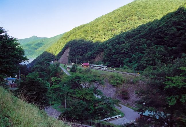 JR釜石線・上有住駅（岩手県：2001年8月）