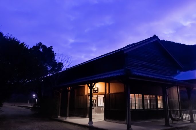 JR肥薩線・矢岳駅（熊本県：2016年12月）