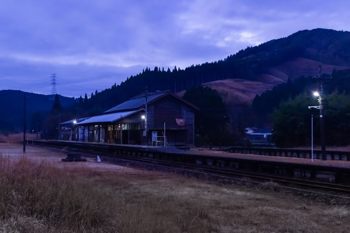 JR肥薩線・矢岳駅（熊本県：2016年12月）